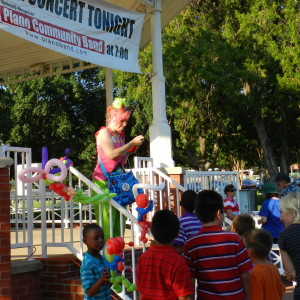 Kids' Concert 2012 006 balloon lady, face painting